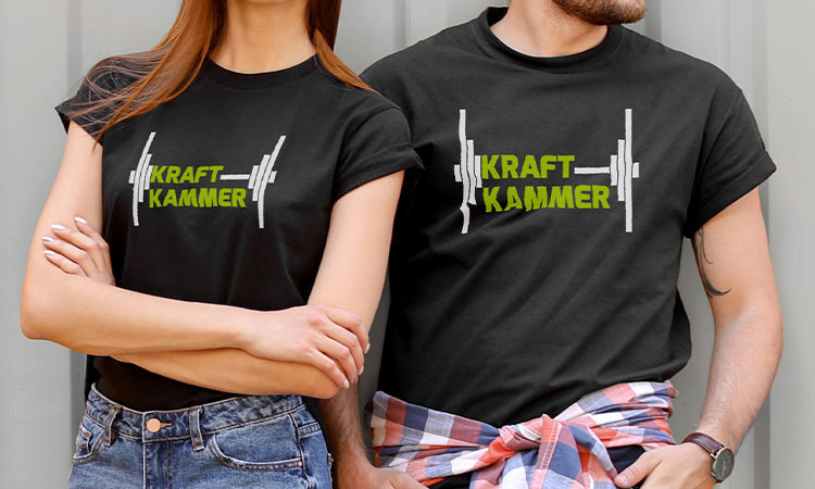 Zwei schwarze Shirts mit weissem Aufdruck Zwei schwarze Shirts mit weissem Aufdruck