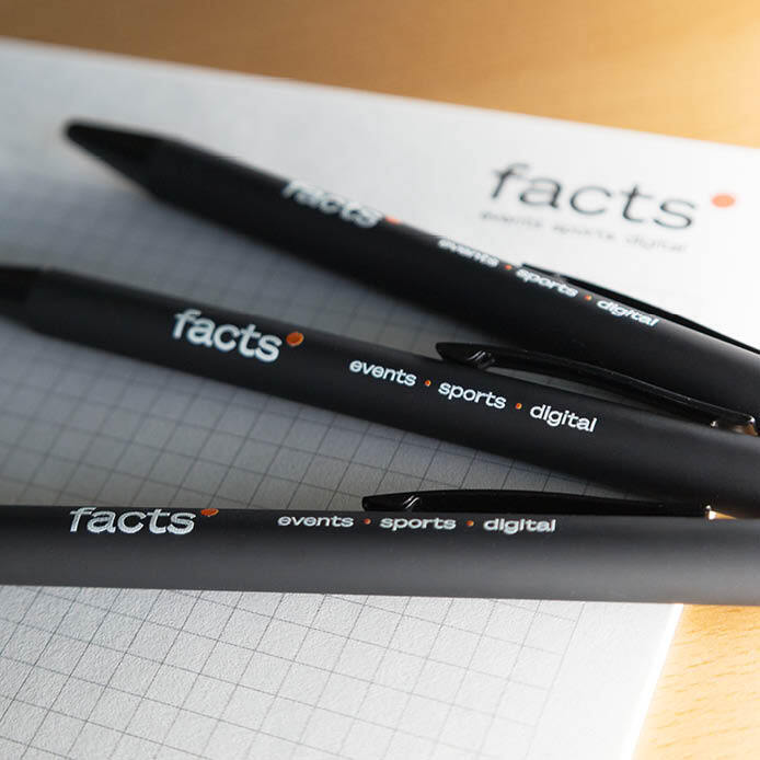 Kugelschreiber auf einem Schreibblock