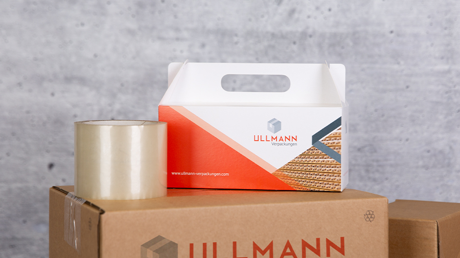 Eine gerillte Verpackung auf einem Versandkarton Eine gerillte Verpackung auf einem Versandkarton