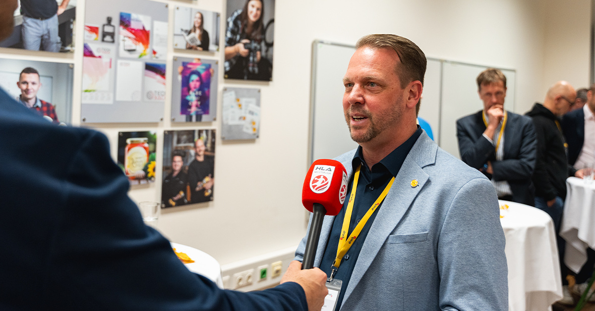 Stefan Just von druck.at wird interviewt Stefan Just von druck.at wird interviewt